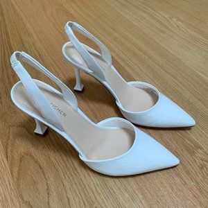 Marc Fisher White Close-Toed Heels Size 7